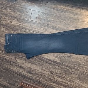 Button fly flare jean
